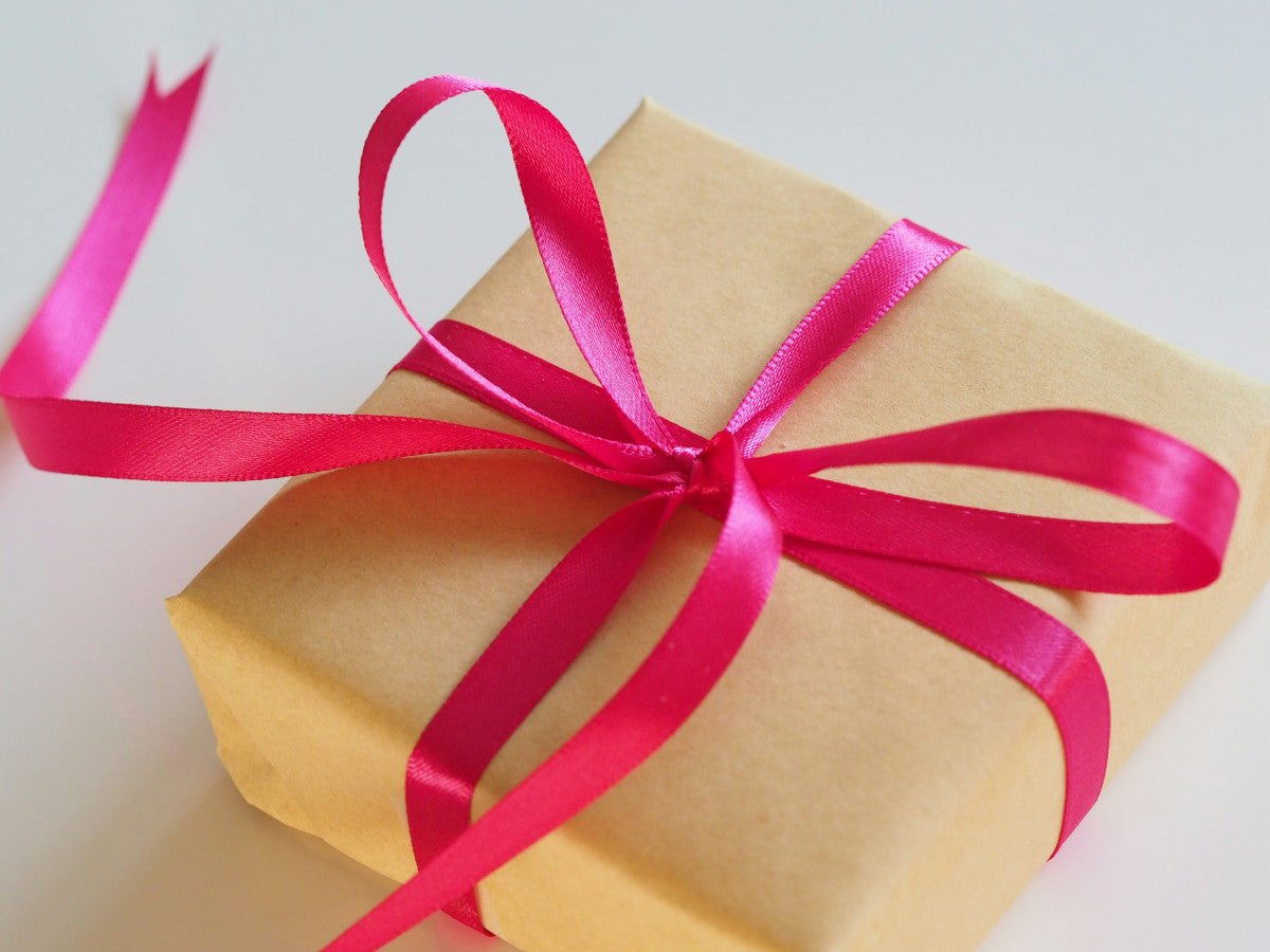 Cadeaux pour malentendants : nos idées préférées pour les porteurs d’aides auditives