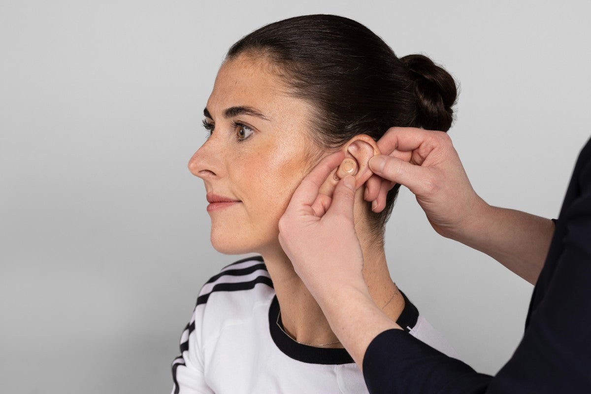 Implant cochléaire ou aide auditive ?