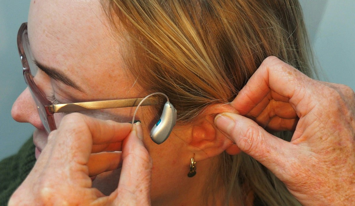 Signia ou Starkey : quelles aides auditives choisir ?